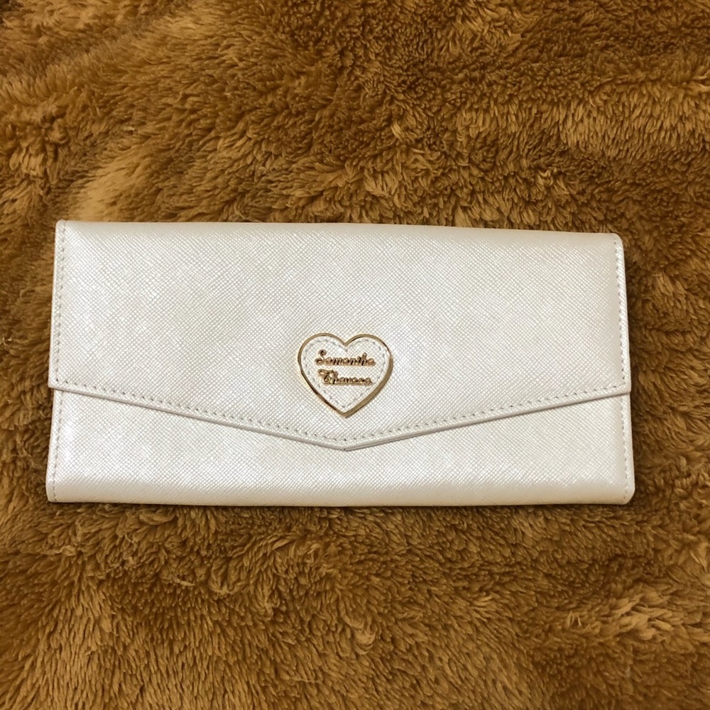 Samantha Thavasa White wallet